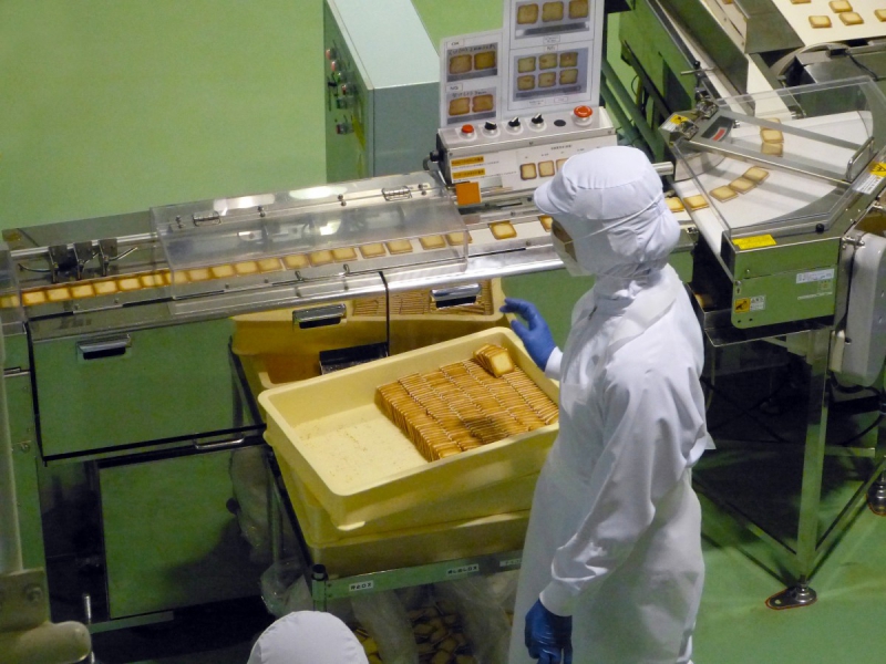 ecommerce-TAVERNES-min_japan_sapporo_chocolate_factory_label_packaging_cookie_machine_operator-961505